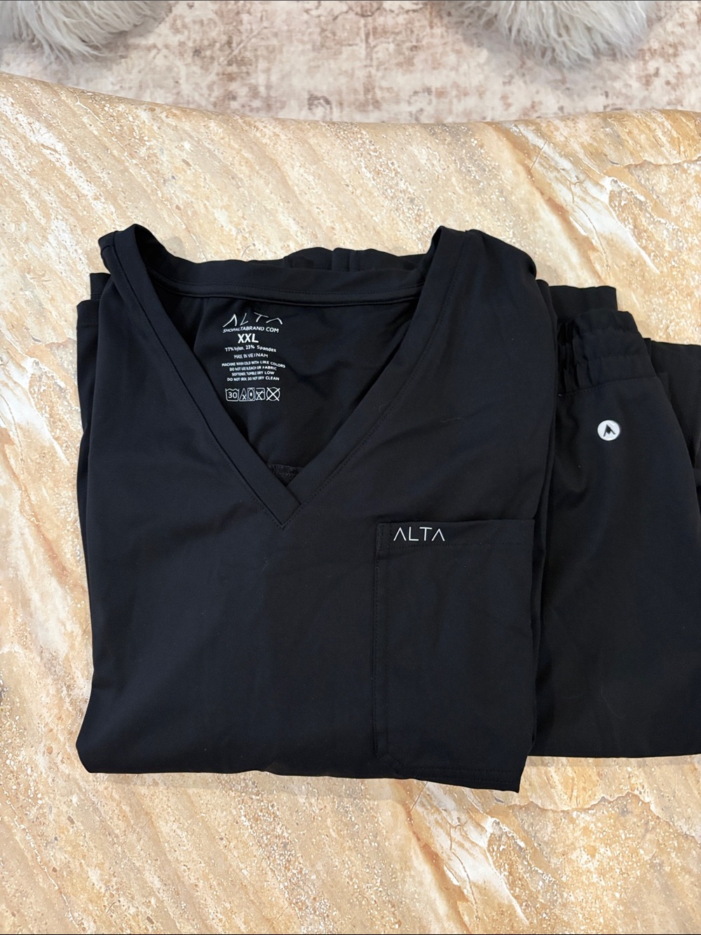 Women’s black alta scrub set in XXL